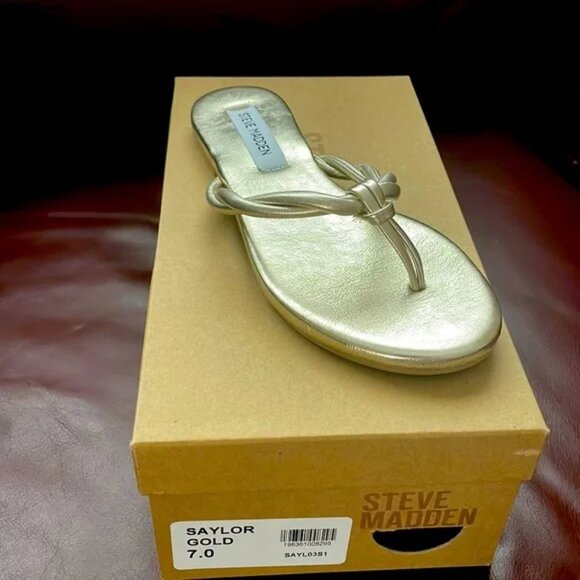 NWT NIB size 7 Gold Steve Madden Womens Saylor Metallic Slip On Thong Sandals - Picture 3 of 5